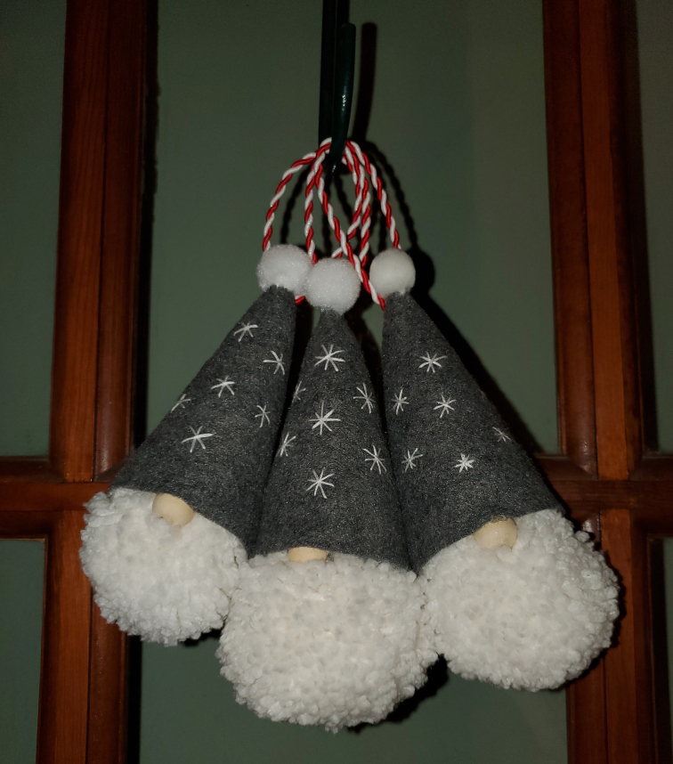 craft pic christmas tree gnomes - sm.jpg